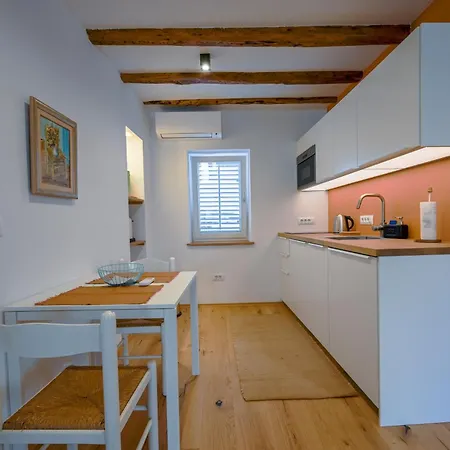Apartment Art & Design *