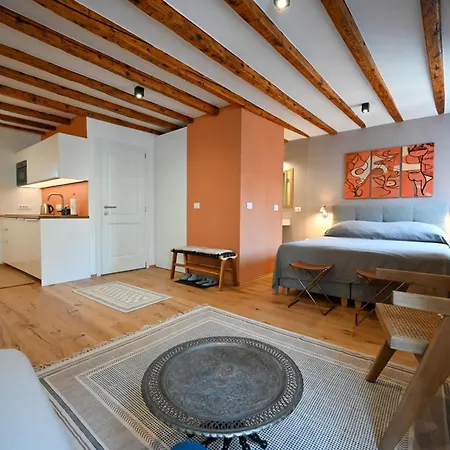 Apartment Art & Design *